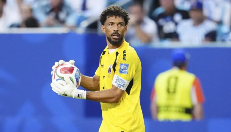 Revelan el sueldo que tendrá Vozinha en Colo Colo: Cobrará más que en su último club