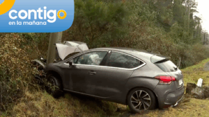 Intensas lluvias habrían provocado accidente en Curarrehue: Auto lleva atrapado más de 12 horas