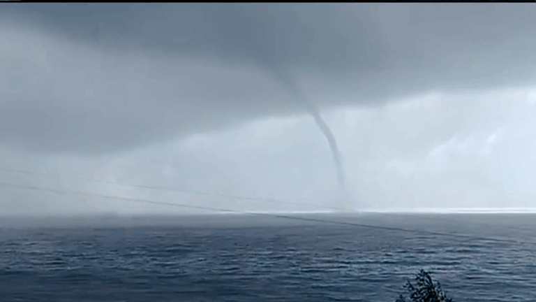 Armada levantó alertas por posibles trombas marinas: ¿En qué regiones podría ocurrir?