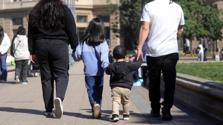 ¿Cómo se pagará y quiénes lo recibirán primero? Comisión aprueba en general proyecto de $30 mil por hijo