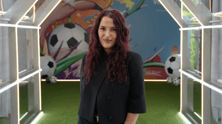 Artista chilena cantó durante partido por cuartos de final del Mundial: Así fue su presentación