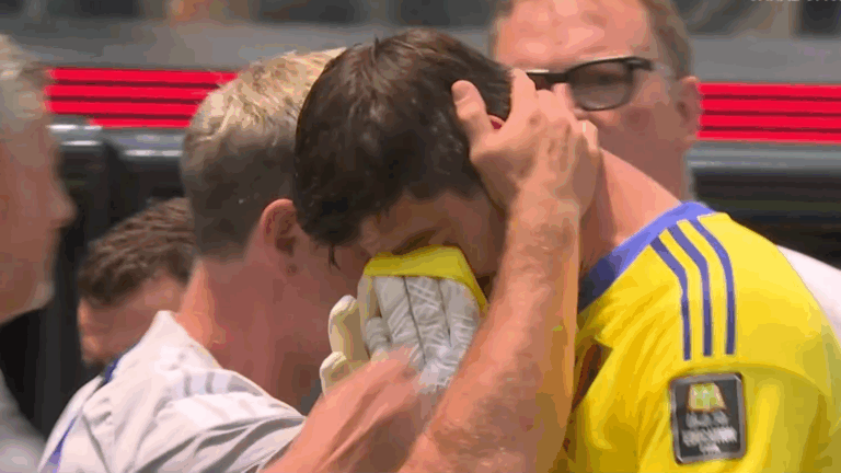 Duro golpe para Bélgica: Thibaut Courtois abandonó la portería tras sufrir una lesión ante España