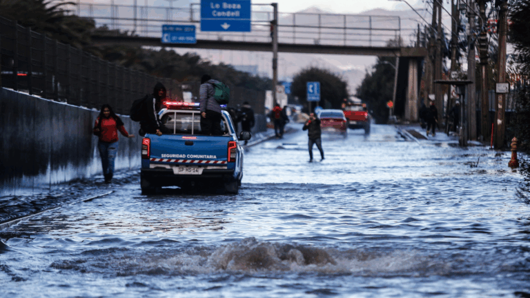 Inminente sistema frontal en Santiago: Estas son las comunas que más se inundan con las lluvias