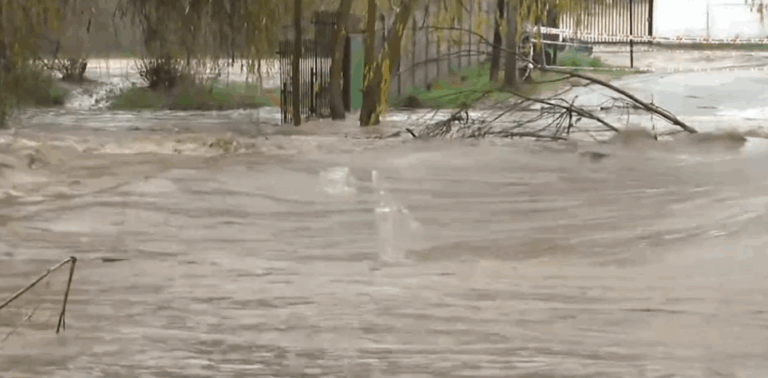 Minuto a minuto | Senapred hace llamado a evacuar tres zonas de la región Valparaíso por desborde del estero Quilpué