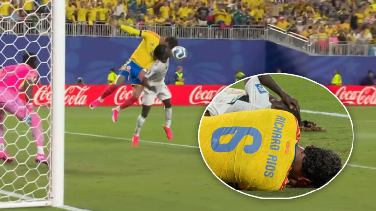 ¡Fuerte impacto! Ríos y Mensah protagonizaron un cabezazo que los dejó revolcándose en la cancha