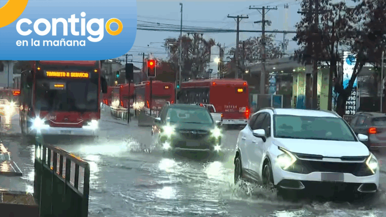 Gran Avenida está anegada tras intensas lluvias y acumulación de agua reportada en la Región Metropolitana