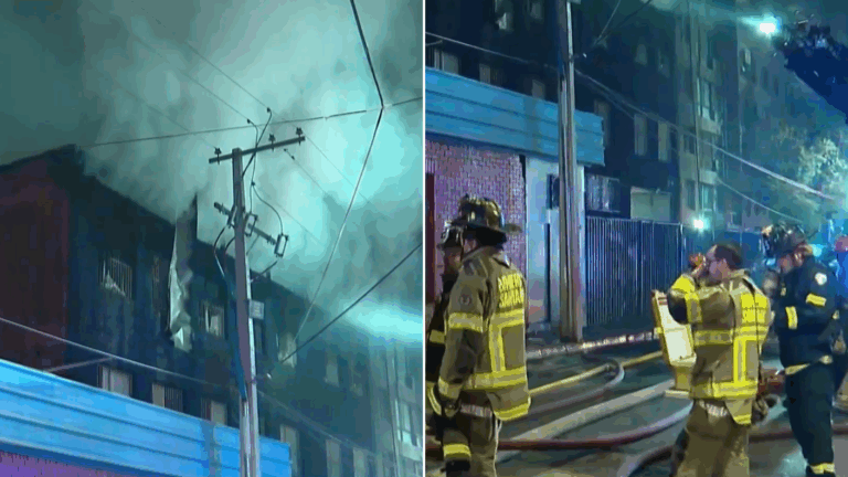 AHORA | Bomberos combate incendio estructural en Santiago Centro con posibilidad de derrumbe