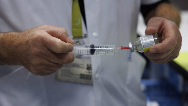 Médico es condenado por matar a 15 pacientes: Fiscalía investiga más casos