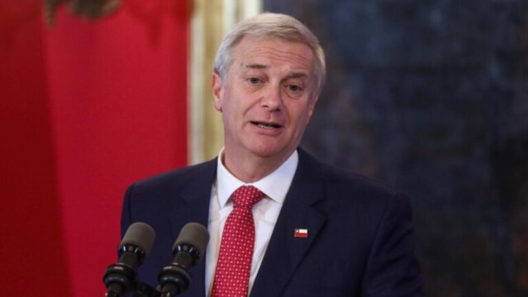 Encuesta Criteria: Aprobación del presidente Kast cae al 35% y llega al nivel más bajo en 4 semanas