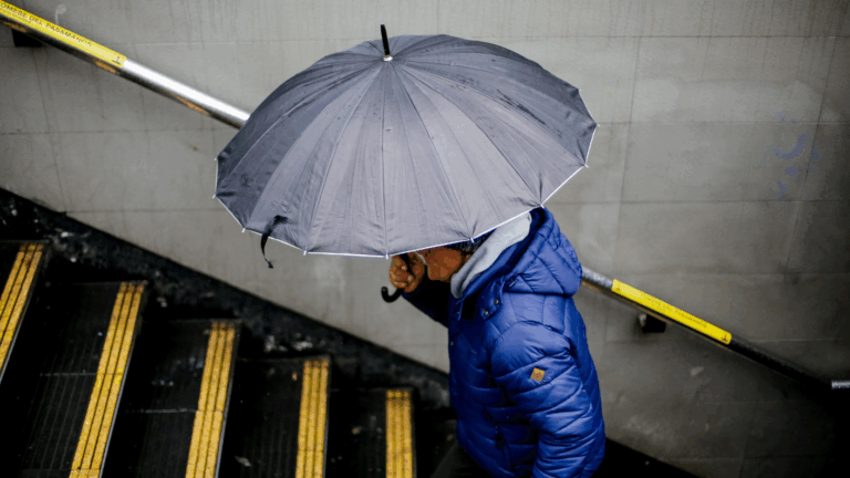¿Cuántos días lloverá en Santiago? Esta será la duración del sistema frontal que comienza esta semana