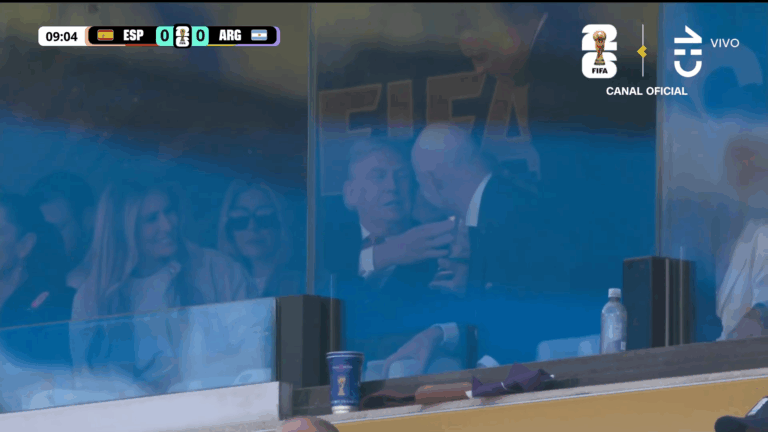 Tocó la copa: La insólita acción de Donald Trump en la final del Mundial 2026