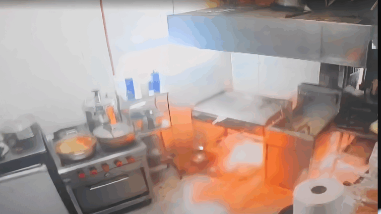 VIDEO | Así fue la explosión de gas que dejó dos heridos en Barrio Bellavista