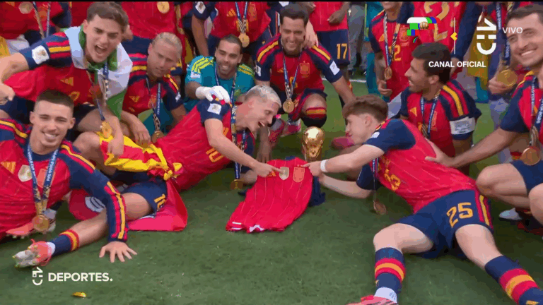 Con dos estrellas y parche de campeón: España lució su flamante nueva camiseta tras ganar el Mundial 2026