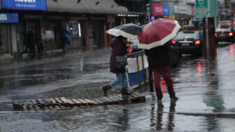 Eduardo Sáez advierte por fuertes vientos y regreso de la lluvia a la zona central