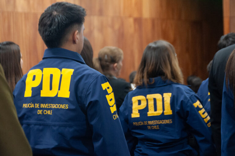 Hombre es detenido por amenazas durante transmisión en vivo de la PDI