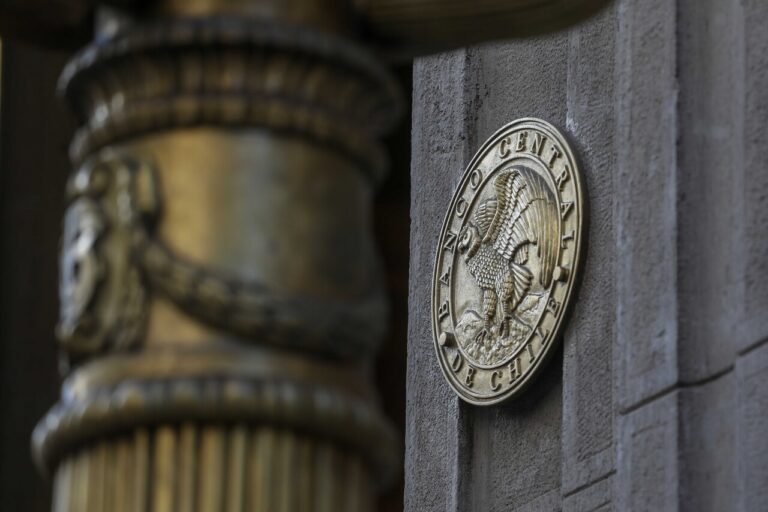 Revés para la economía chilena: PIB cae 0,2% en el segundo trimestre