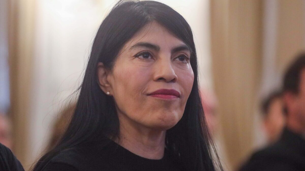 Ministra de Ciencia aclara dichos sobre reconversión laboral de docentes en tecnología