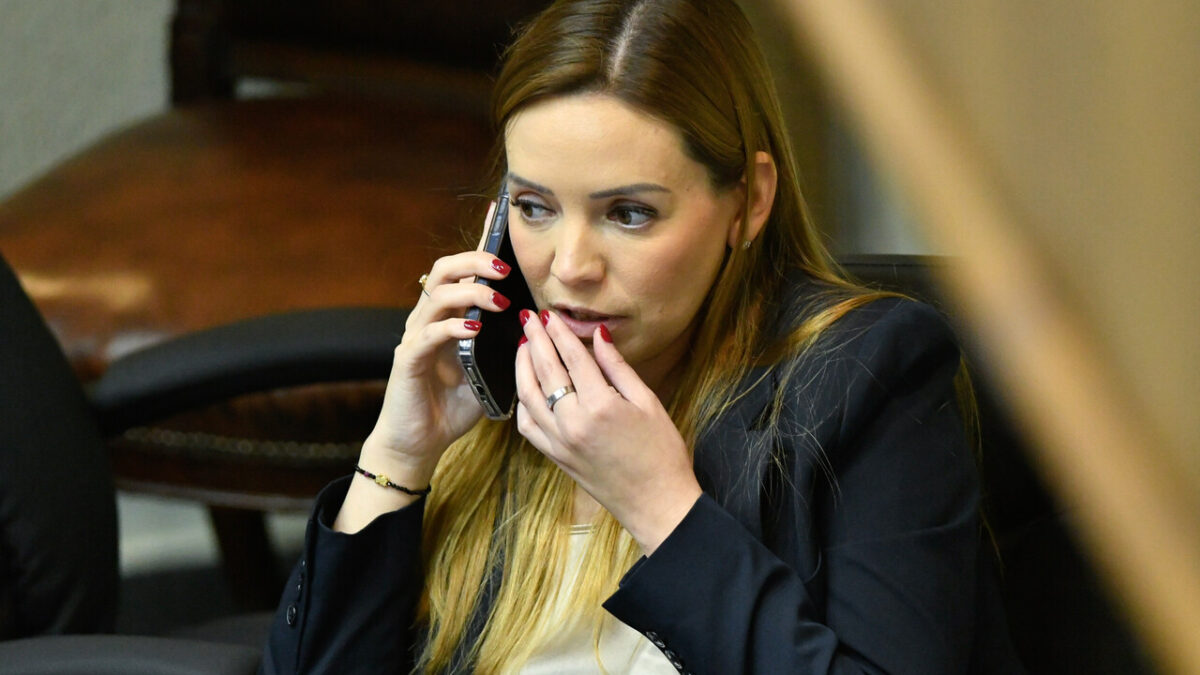 Renovación Nacional lleva a senadora Camila Flores al Tribunal Supremo tras insultos a Campillai