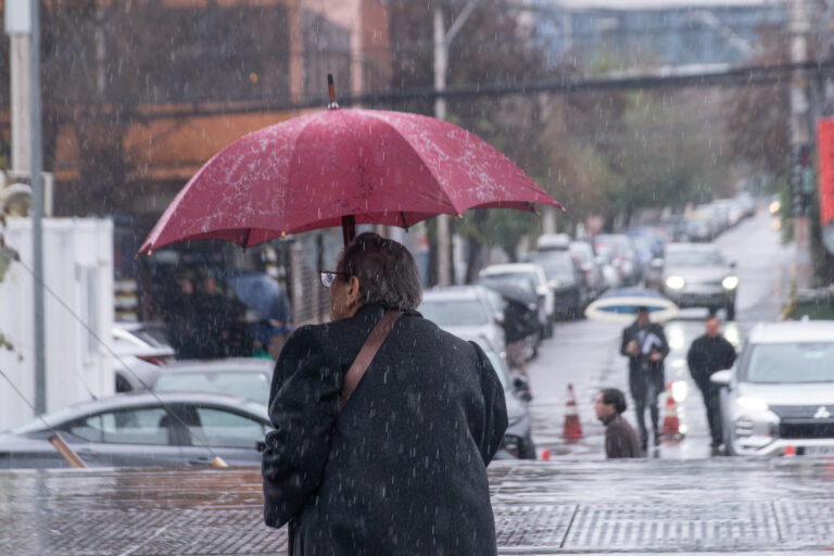 Lluvia en Santiago hoy: A qué hora comenzarán las precipitaciones este sábado