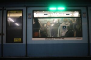 Metro de Santiago informa problemas en Línea 1: Red presenta 