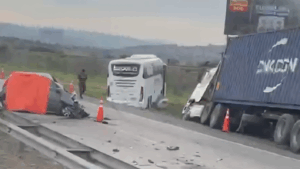 Reportan fatal accidente de tránsito en Ruta 78: Choque involucró a bus, camión y vehículo menor