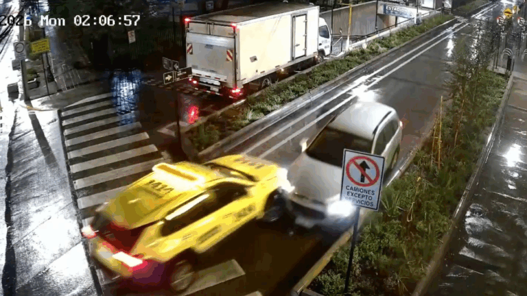 VIDEO | Captan choque de delincuentes con patrulla municipal en Providencia: Los vieron y apretaron el acelerador