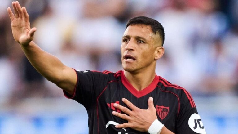 Pudo quedarse en Europa: DT Sevilla reconoce charla con Alexis Sánchez para renovar el contrato