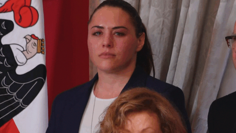 VIDEO | Con lágrimas y entre aplausos: Así fue la salida de Natalia Duco del gobierno