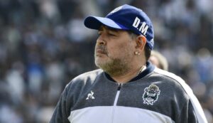 Caso Maradona: Especialista asegura que médicos a cargo no actuaron pese a señales de falla cardíaca
