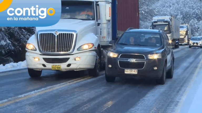 Autos resbalan por nieve en camino a Lonquimay y protagonizan colisión triple: Así se ve la ruta