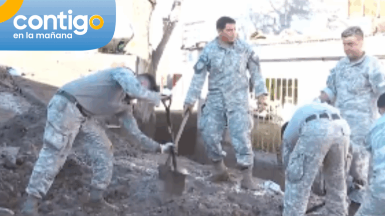 Miembros de las Fuerzas Armadas llegan a Tocopilla a ayudar a quitar el barro de las calles