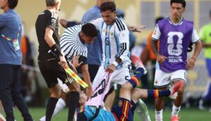 Suspensión y multas: FIFA aplica durísimas sanciones a Argentina por incidentes en final del Mundial