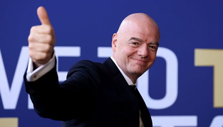 Históricos del fútbol sudamericano respaldaron a Infantino: 
