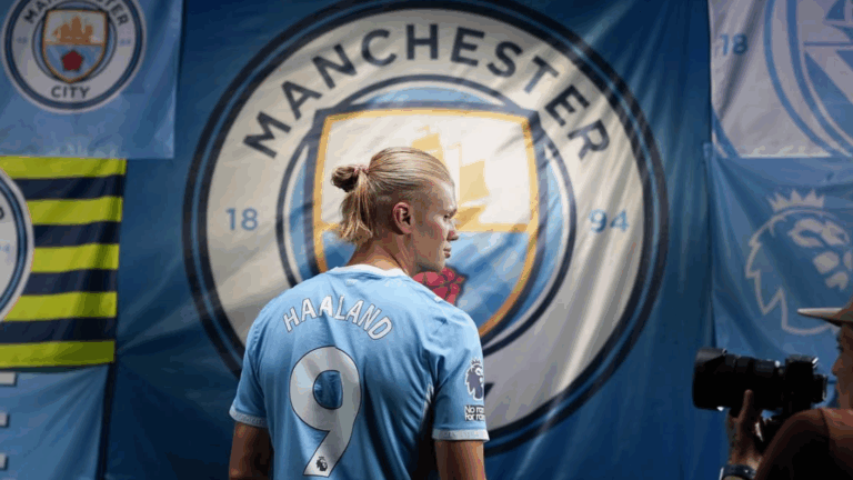 FOTOS | Halaand le dice adiós a su cabellera rubia y sorprende con radical cambio de look