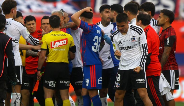 Superclásico: Informe arbitral mencionó irregularidad de Colo Colo y omitió gesto de Javier Correa