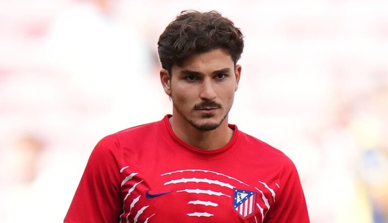 No lo perdonan: La estruendosa silbatina que se llevó Julián Álvarez de hinchas del Atlético de Madrid