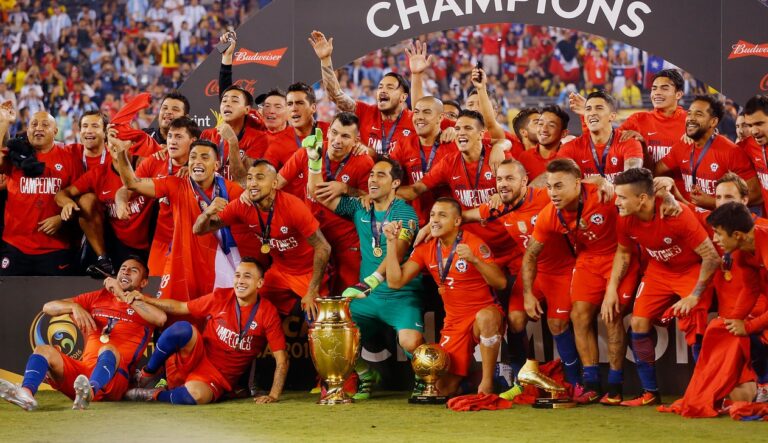 Marcelo Díaz se sumará a la lista: Los campeones de América que se retiraron y los que siguen jugando
