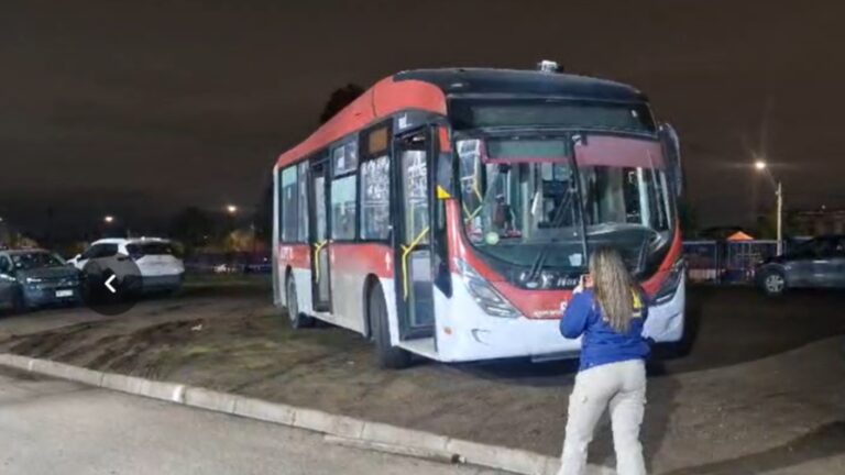 Asesinato en La Pintana: Hombre fue acuchillado a bordo de bus Red
