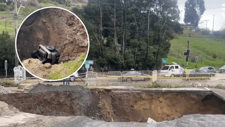 Auto cayó a enorme socavón en Constitución: 