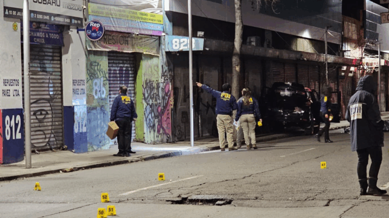 Investigan doble homicidio en Av. 10 de Julio: Atacantes habrían efectuado cerca de 100 disparos