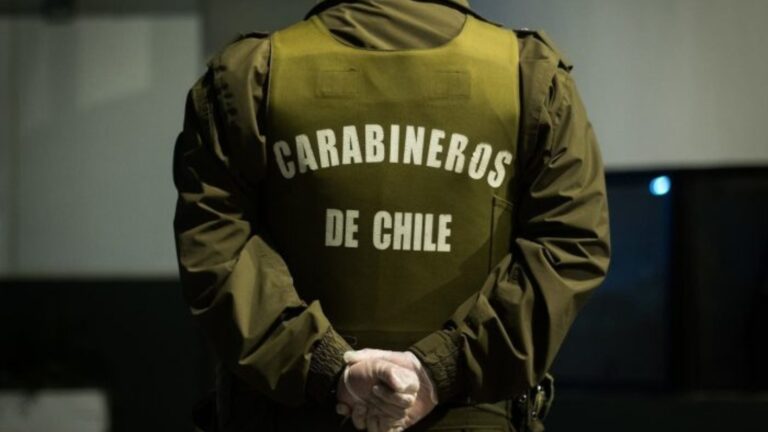 Acusan que Carabineros obligó a dos estudiantes a desvestirse y hacer sentadillas en liceo de Quellón