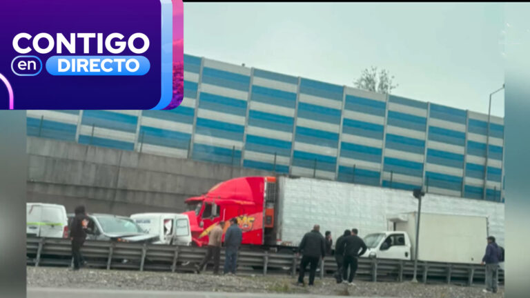 Accidente entre camión y vehículos provoca kilométrico taco en Vespucio Sur: Habría cuatro personas atrapadas