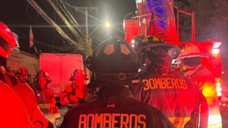 Dos adultos mayores quedan atrapados en incendio y fallecen en su casa en Recoleta