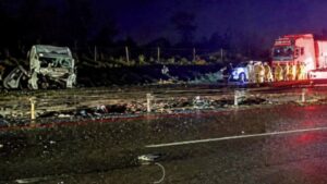 Choque entre un camión y una patrulla militar en la Ruta 5 Sur deja un funcionario del Ejército muerto y otros heridos