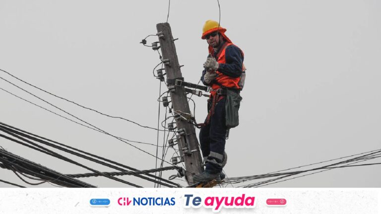 Cortes de luz en 10 comunas de Santiago en las próximas horas: Horarios y zonas afectadas