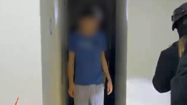 Detienen a ex funcionario municipal con más de 100 fotos de explotación sexual infantil