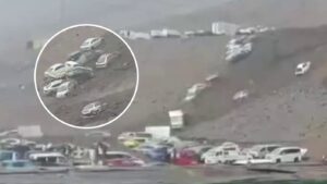 VIDEO | Lluvias provocaron impactantes deslizamientos de vehículos en ladera cerro de Iquique