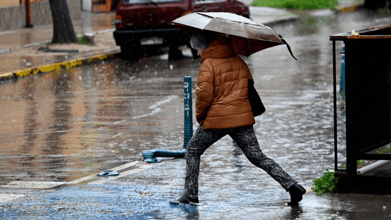 Lluvias en Santiago y la zona central: Dos sistemas frontales llegarán durante los próximos días