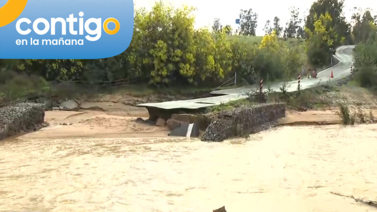 Puente Quillay colapsó por desborde del río: Socavón mantiene cortado camino en comuna de Paredones