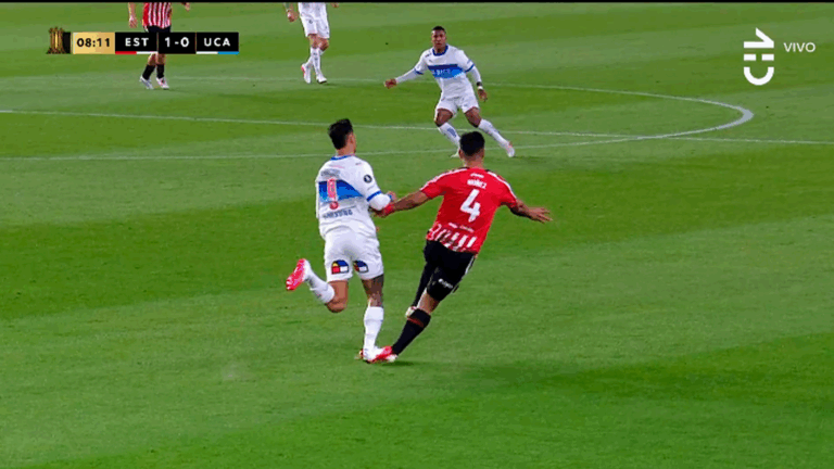 ¡Una falta carísima! Fernando Zampedri recibió amarilla y se perderá el duelo de vuelta por la UC
